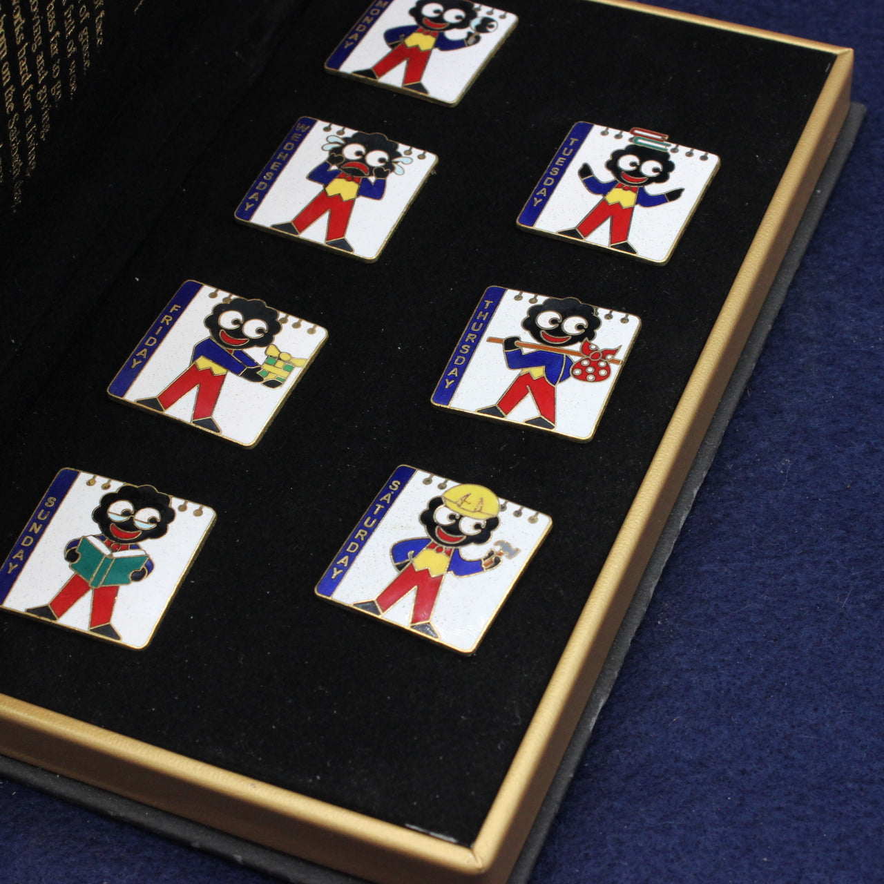 Robertson’s Jam Golly Badges Brooches Guide