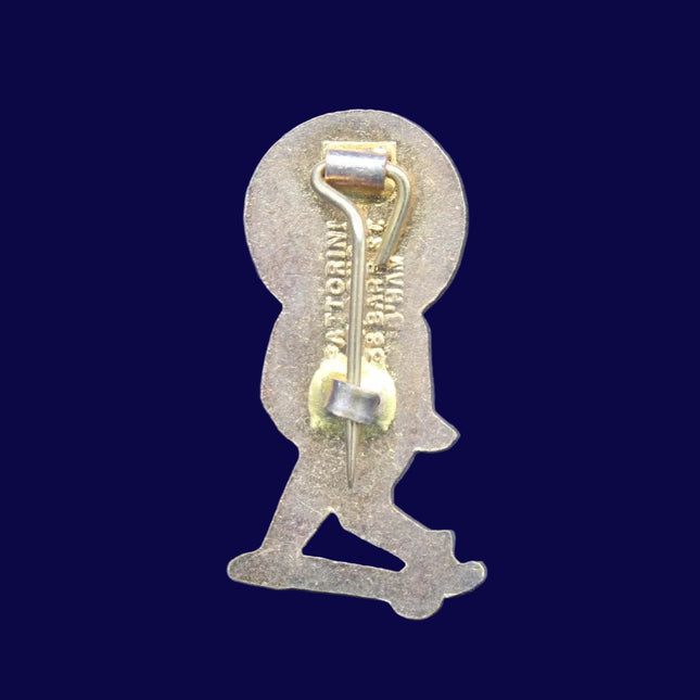 1950s Robertson’s Golly Golf Player enamel badge by Fattorini Birmingham. Bright enamel, gilt finish, original pin fitting. 32mm.
