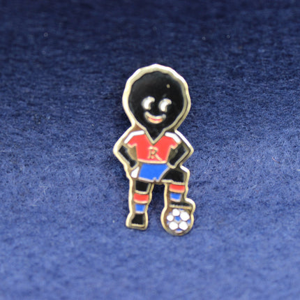 1990s Robertson’s Golly Footballer badge with bold sports styling and bright enamel detail. 