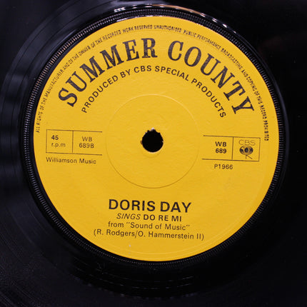 Vinyl record label with 'Summer County' and 'Doris Day' text on a yellow background