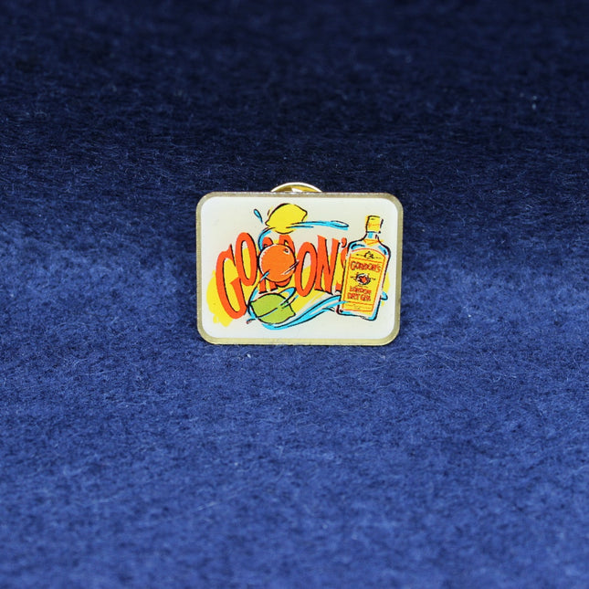 Gordon’s Gin Promotional Badge – Vintage Advertising