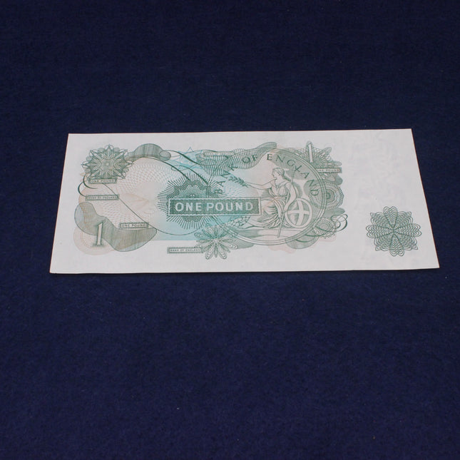 One pound banknote on a dark blue background