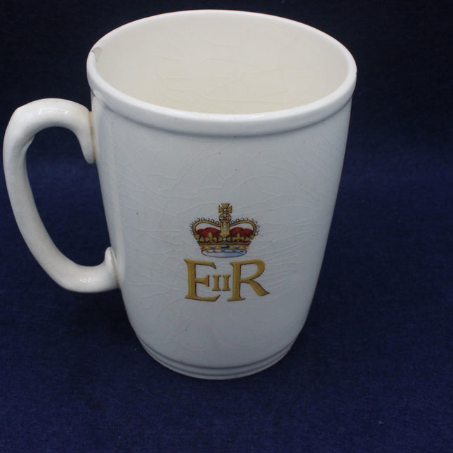 White mug with 'E III R' emblem on a blue background