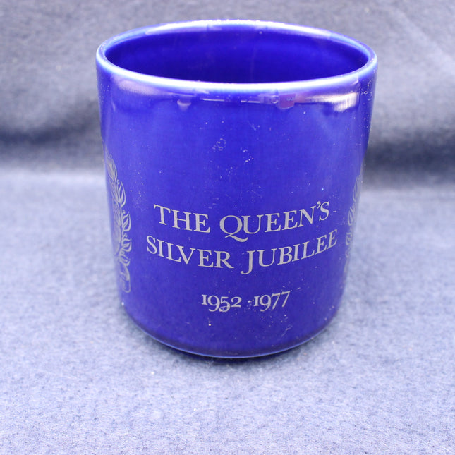 Blue mug commemorating The Queen's Silver Jubilee on a gray background