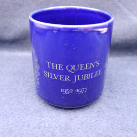 Vintage 1977 Queen Elizabeth Silver Jubilee Collectors Mug