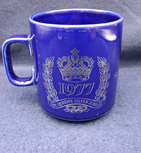 Vintage 1977 Queen Elizabeth Silver Jubilee Collectors Mug