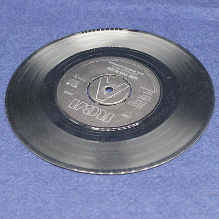 Kate Robbins – More Than In Love (1981 UK 7" RCA 45rpm Single, 4‑Prong Centre)