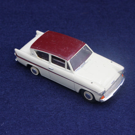 Vanguards White / Maroon Ford Anglia Die-Cast Model Car VA1002