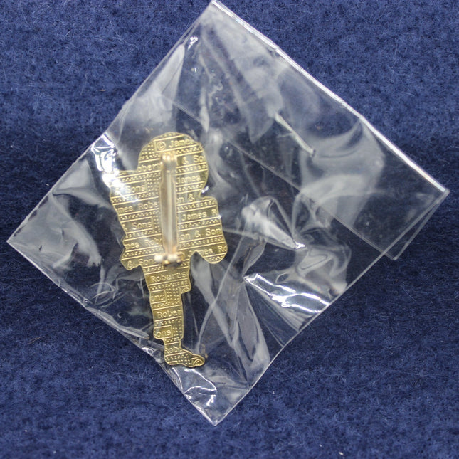 Robertson’s 1994 Karate Golly Badge — Backstamped