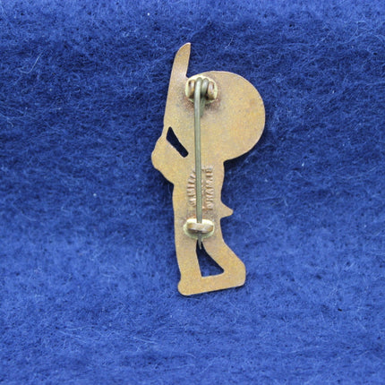 Robertson’s Golly Cricketer Badge – 1950s H.W. Miller 