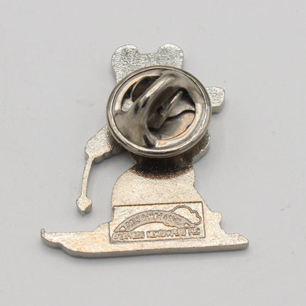 Rupert Bear Enamel Badge – Rupert Skiing