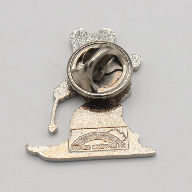 Rupert Bear Enamel Badge – Rupert Skiing