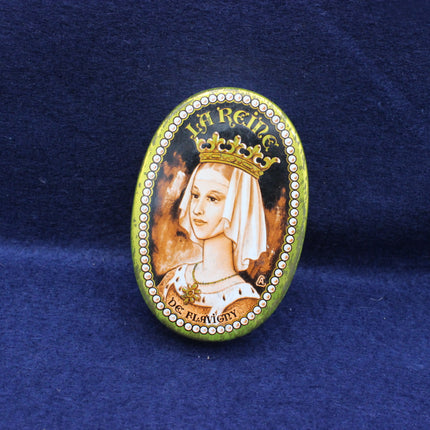 Tin with portrait of a woman wearing a crown on a blue background