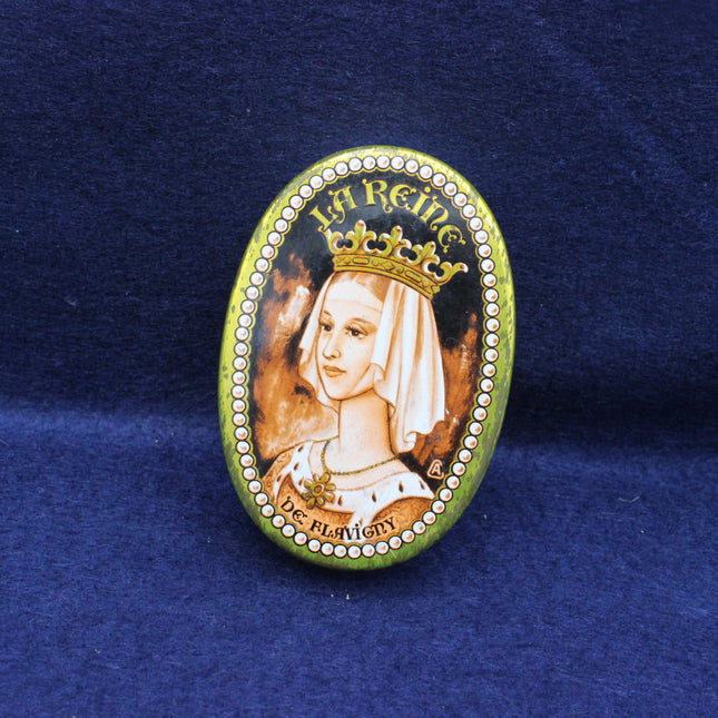 Tin with portrait of a woman wearing a crown on a blue background