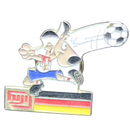 Vintage USA ’94 Striker enamel badge