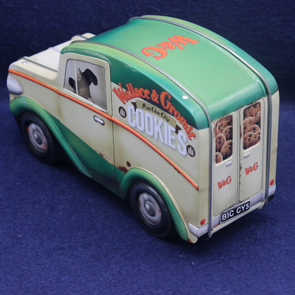 Model of a vintage van with 'Wallace & Gromit' branding on a blue background