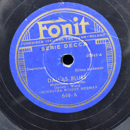 Vintage record label with 'Fonit' branding and text on a black vinyl record.