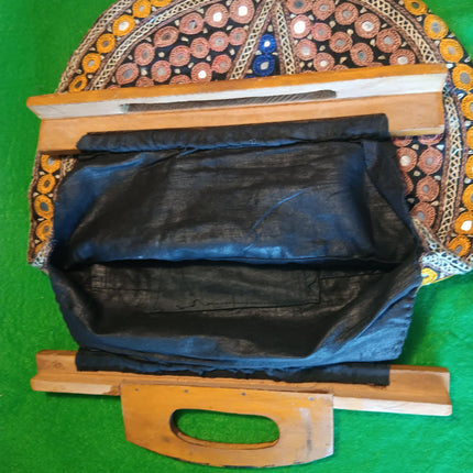 Vintage Hand‑Embroidered Bharat Bag – Wooden Handle