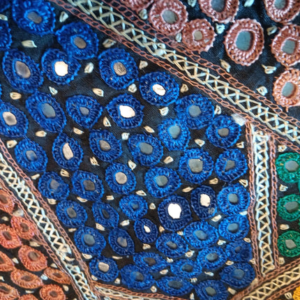 Vintage Hand‑Embroidered Bharat Bag – Wooden Handle