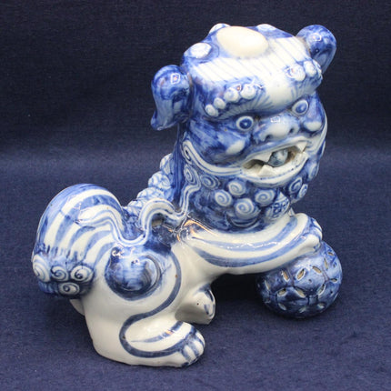 Blue & White Ceramic Foo Dogs – Traditional Chinese Guardian Lions (Pair)