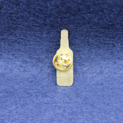 J&B Rare Scotch Whisky Enamel Pin Badge – Vintage Bottle‑Shaped Design