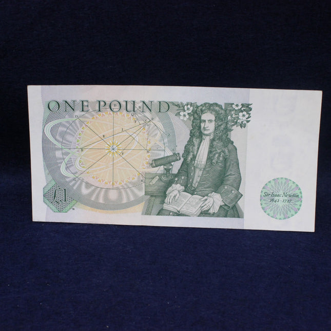 One pound banknote featuring Sir Isaac Newton on a dark background